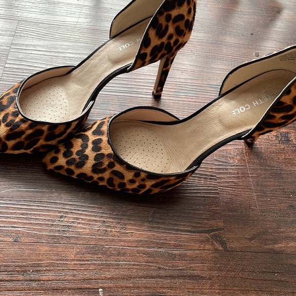 Selling animal print heels hardly been worn. Very good condition & very sexy. - Picture 2 of 4